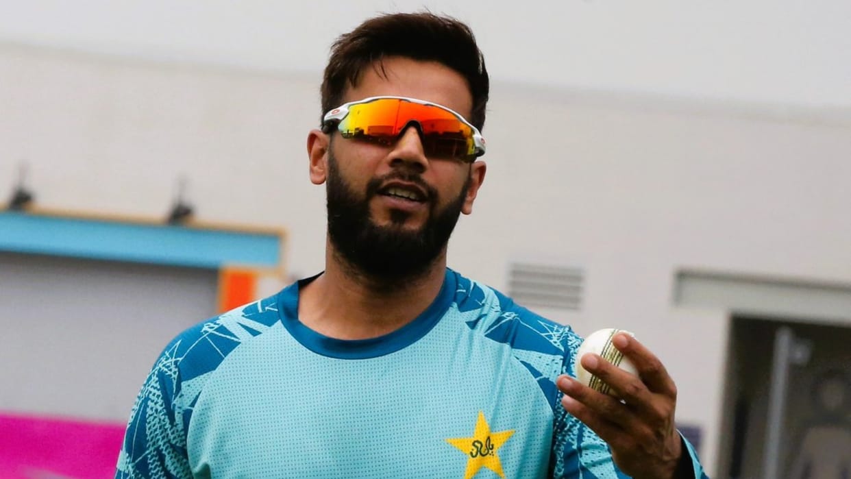 Pakistani player Imad Wasim announced separation from his wife