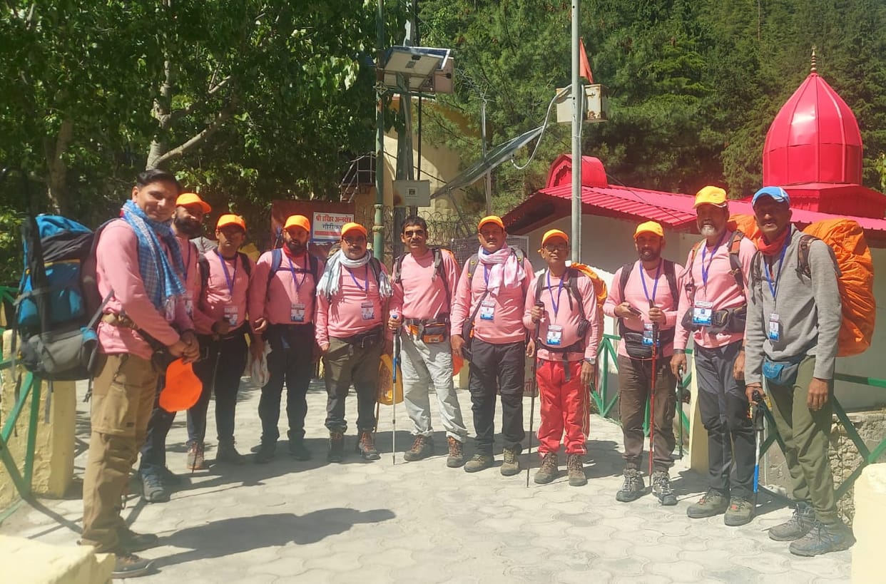 Uttarkashi News 13 trekkers set off from Gangotri for World Highest Odense Col Kedarnath trek