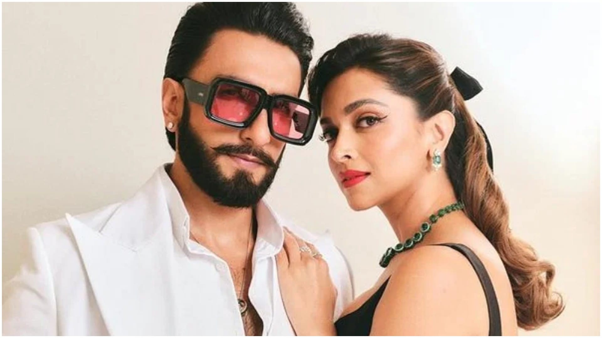 Deepika Padukone and Ranveer Singh were seen posing with the restaurant staff on a dinner date See Photo