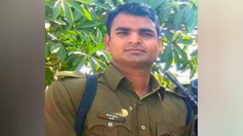 constable died of heart attack in Indore who belong to Mathura