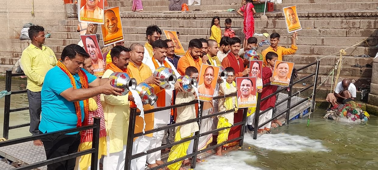 CM Yogi Adityanath birthday Maa Ganga Special worship with Milk Abhishek of in Kashi
