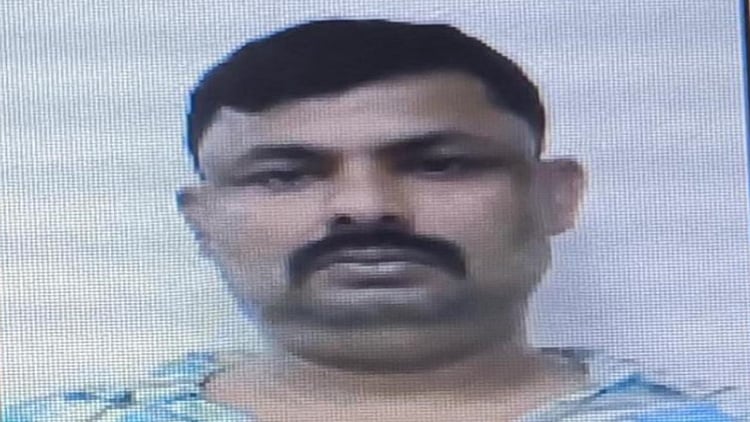 Wanted Bihar Gangster Shot Dead In Encounter With Up Stf - Amar Ujala ...