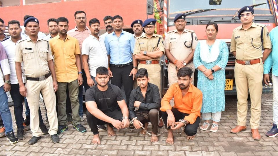 Police arrested three members of interstate ganja smuggling gang in Durg
