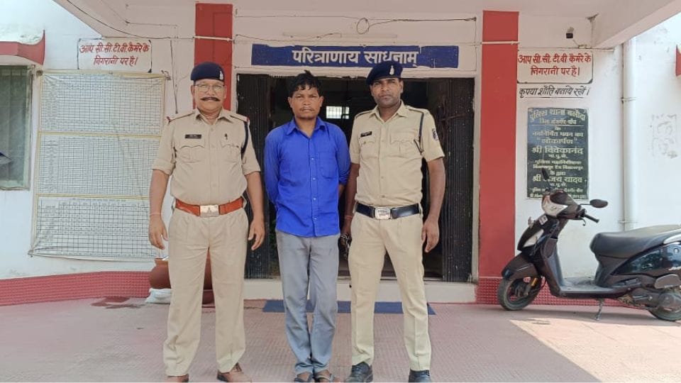 husband killed his wife by stabbing her with knife in Janjgir Champa
