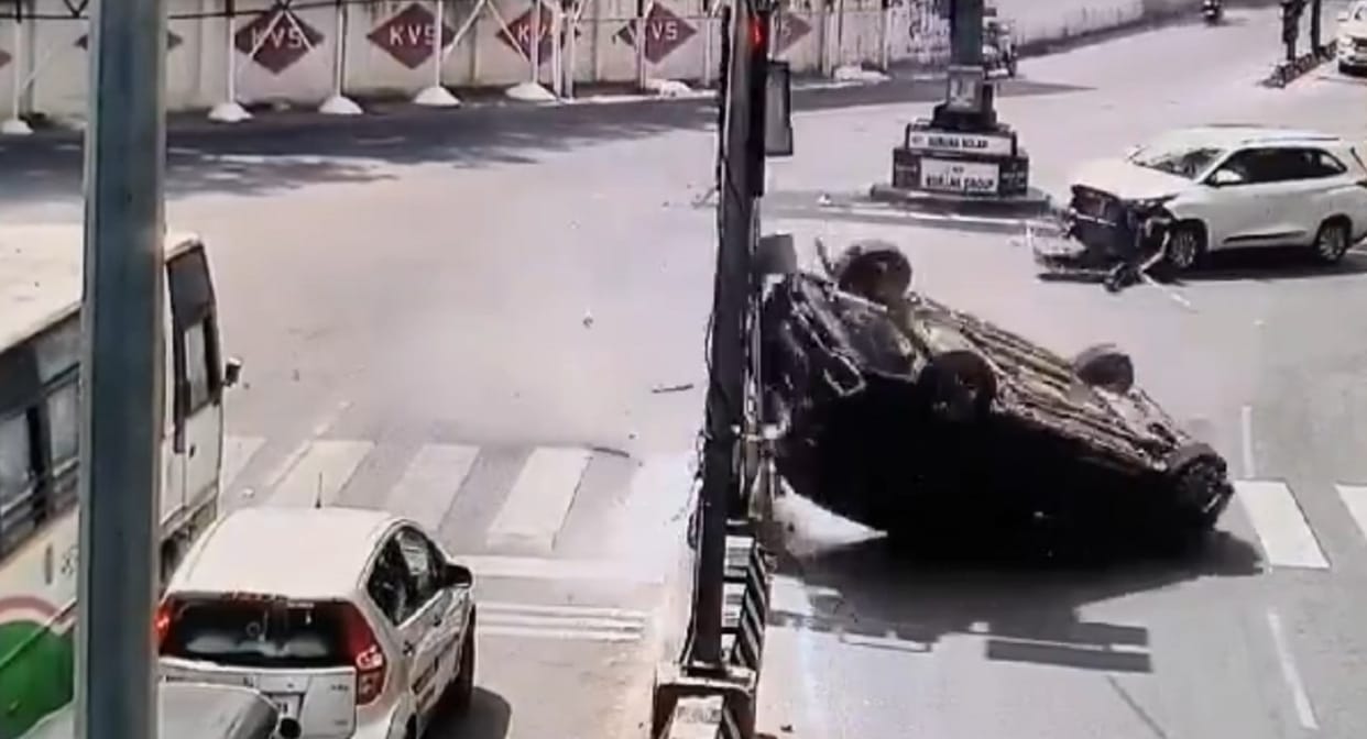 overspeeding car traffic violation in india SUV flips after red light jumping in Hyderabad