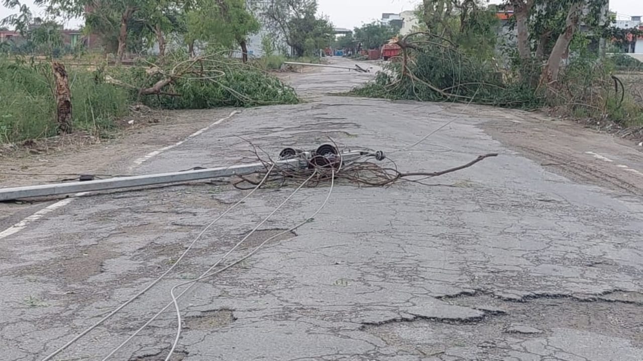 Two people died due to storm and rain power supply disrupted in Badaun