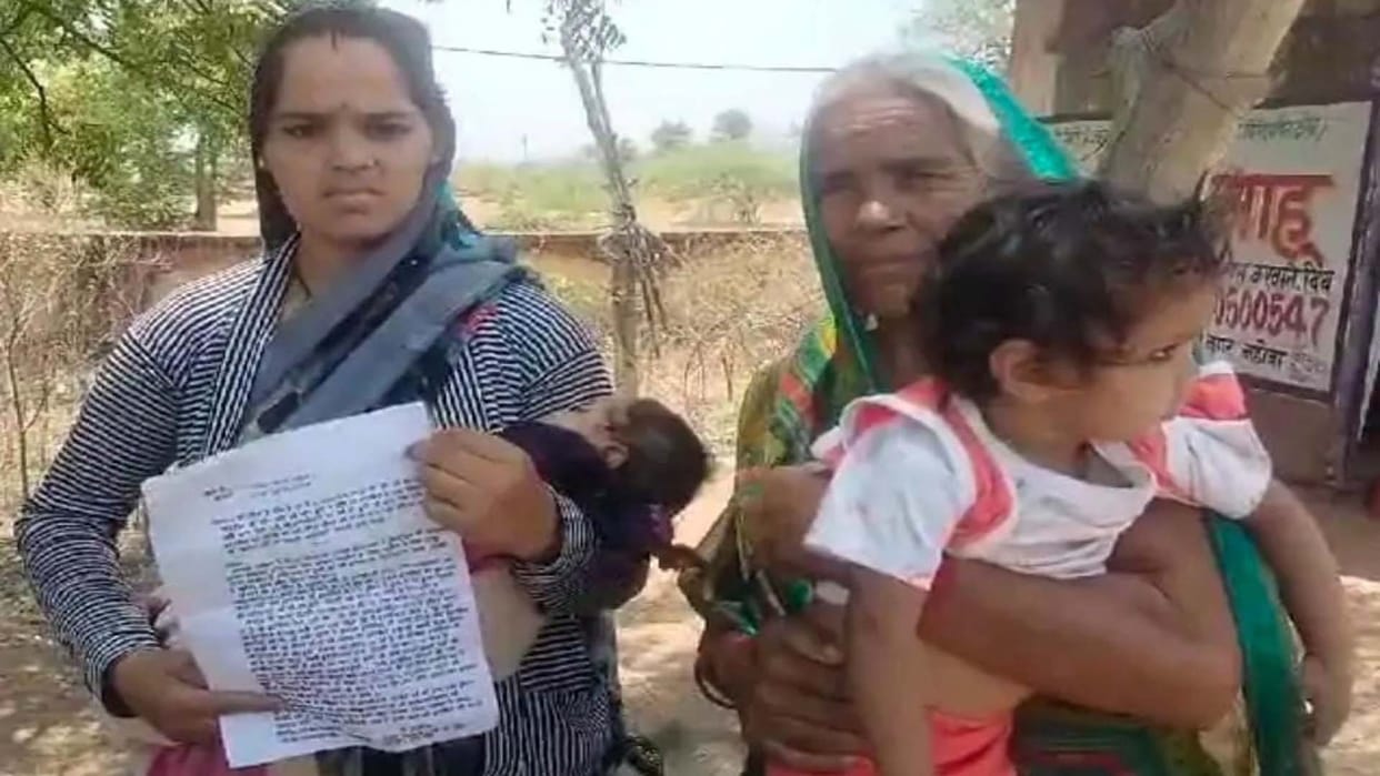 Mahoba: Married woman beaten and thrown out of the house after giving birth to two daughters
