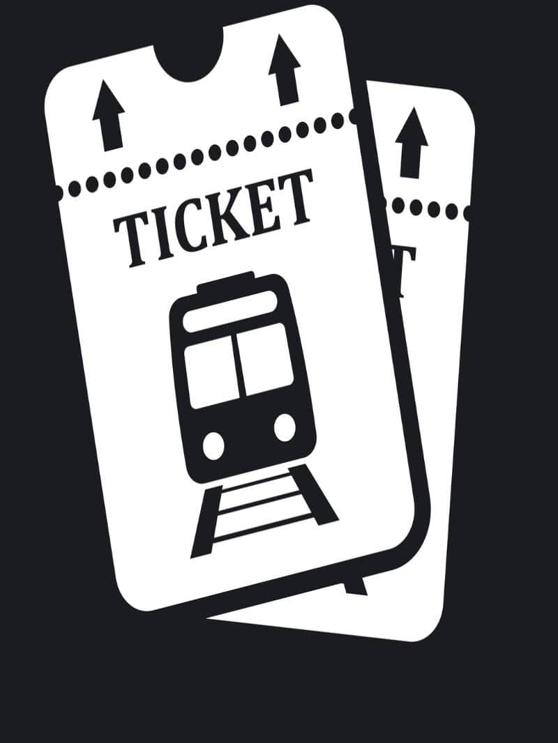 ट्रेनों में नहीं मिल रहे कंफर्म टिकट।