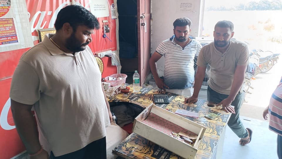 Thieves stole cash worth lakhs from cold drink warehouse