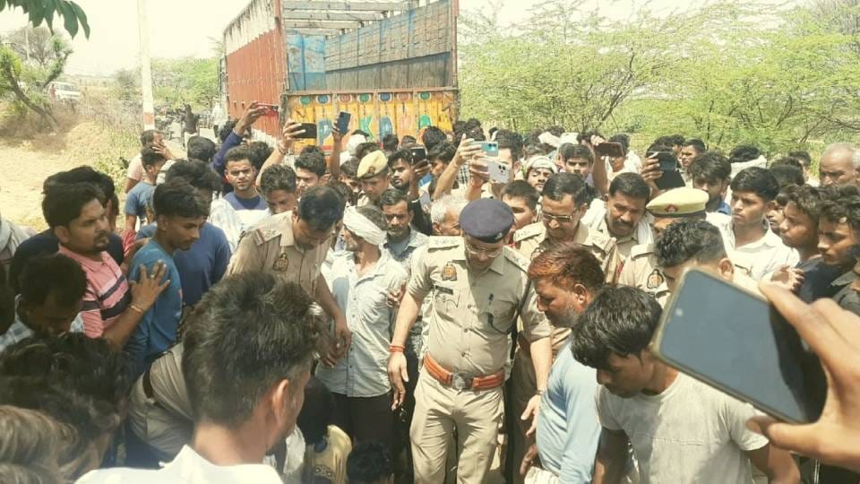 woman died while her twin daughters and husband injured after being hit by speeding truck in Firozabad