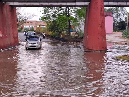 UP: Weather took a turn in Awadh and Purvanchal, rain accompanied by storm, weather will remain similar today