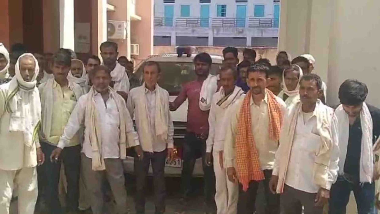 Karauli News: Villagers protest at the Collectorate over drinking water problem