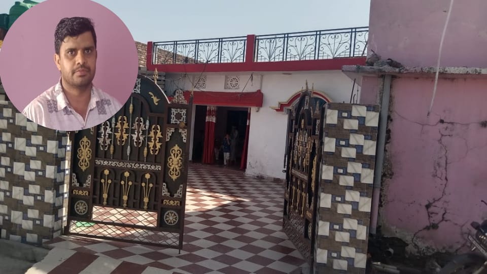 Dehradun Crime News loot from a businessman after taking his family hostage in his House