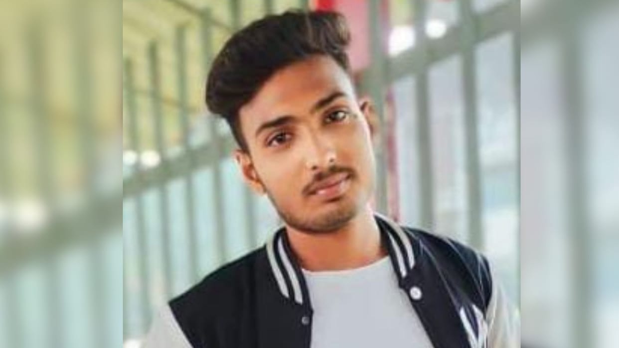 Pickup hit bike on road young man died in varanasi