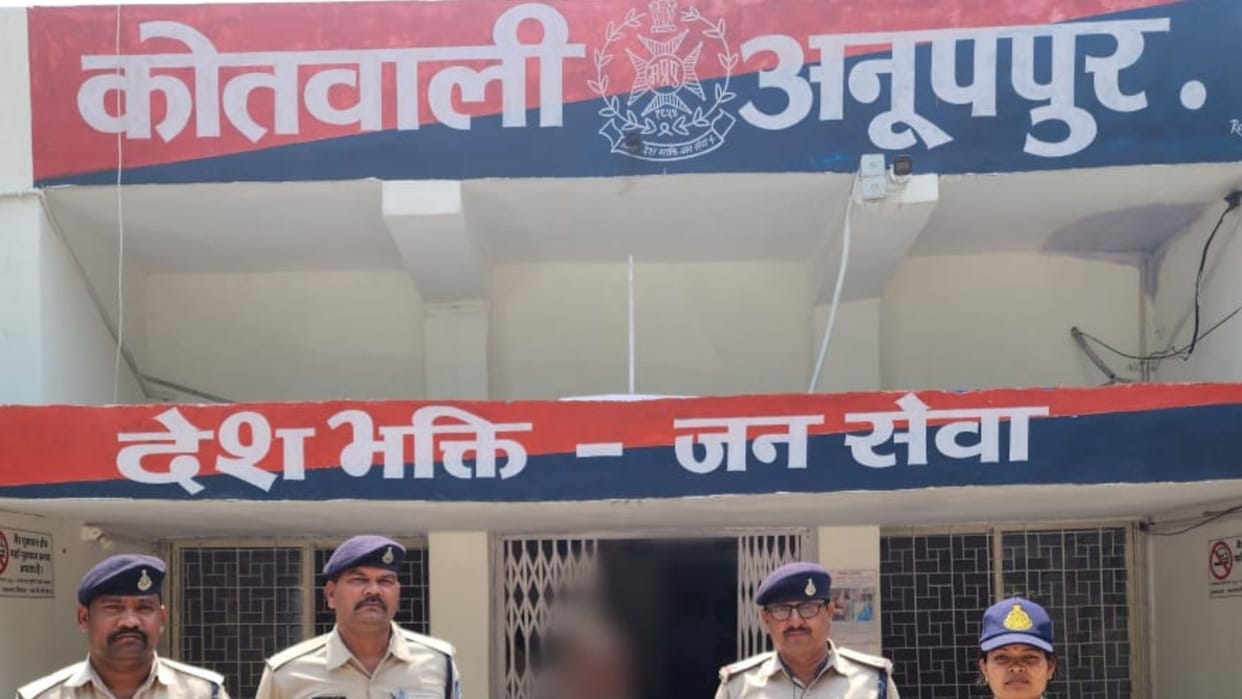 Middle-aged man dies after falling from tree while plucking mangoes