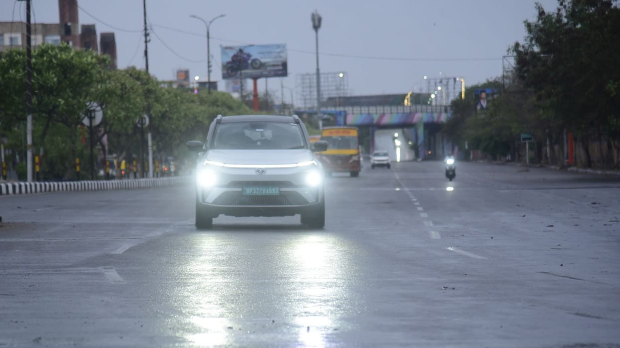 Storm and rain changed weather in Uttar Pradesh.