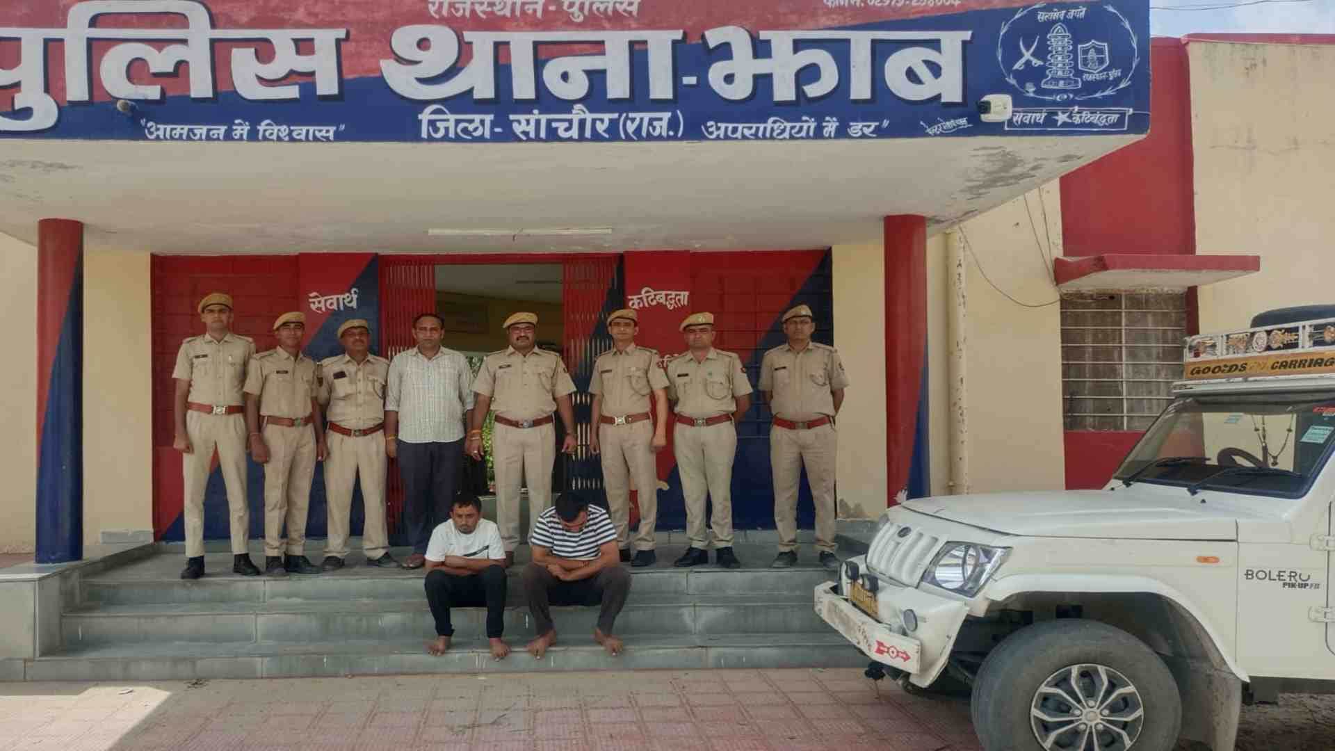 पुलिस की गिरफ्त में आरोपी।