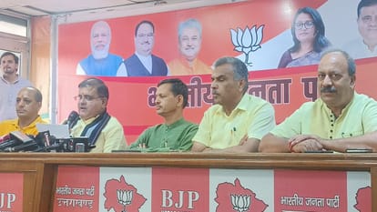 प्रेसवार्ता करते महेंद्र भट्ट