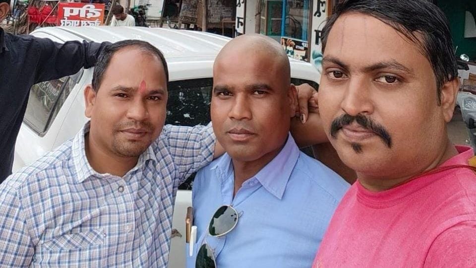 पूर्व पार्षद प्रत्याशी शैलेंद्र निर्मलकर ने मुडंवाया