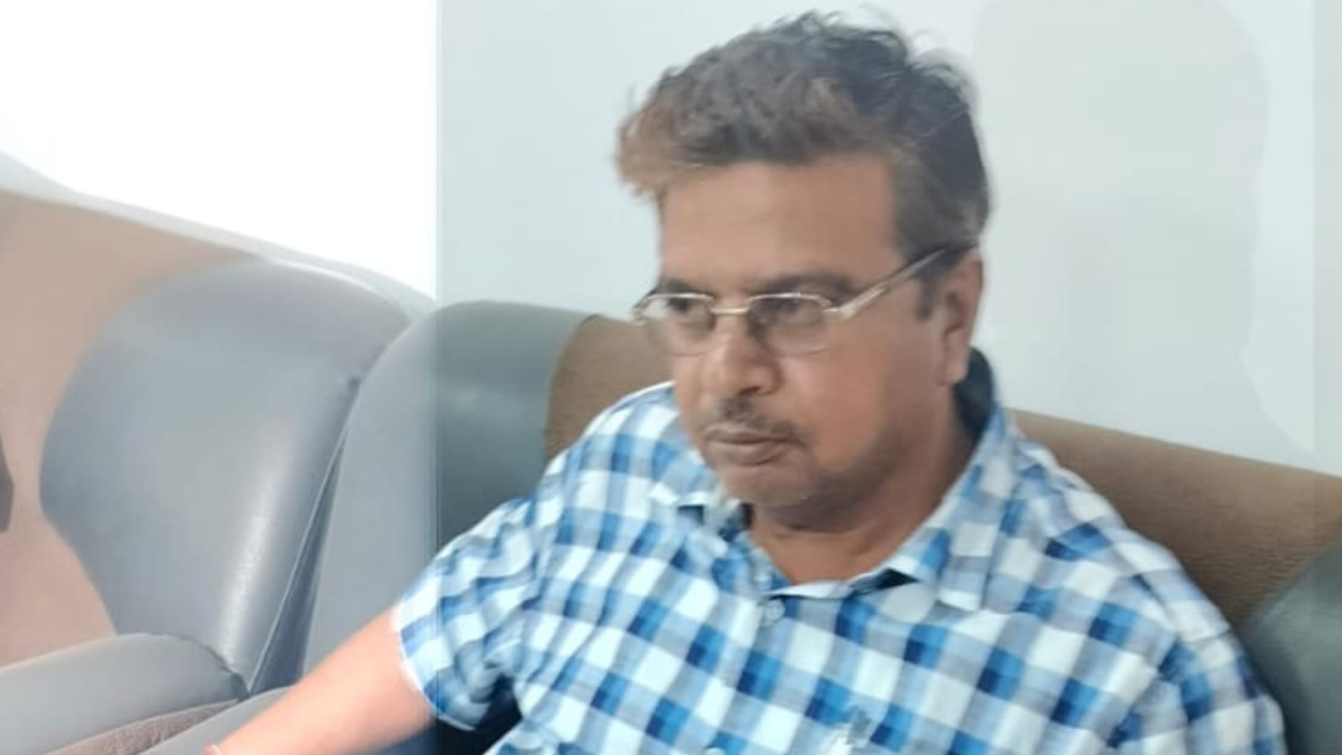 रीवा में उपयंत्री को रिश्वत लेते गिरफ्तार किया गया है।