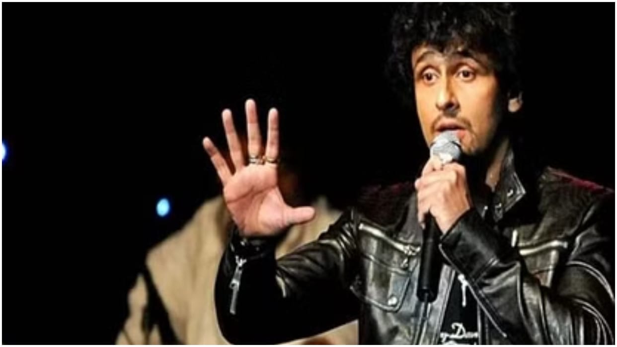 Singer sonu nigam gets angry on boy rude behaviour in bengaluru music show