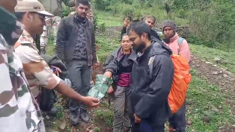 Uttarkashi Sahastra Tal trek Accident Guide Told Aap Beeti said when one died other four dead in Shock
