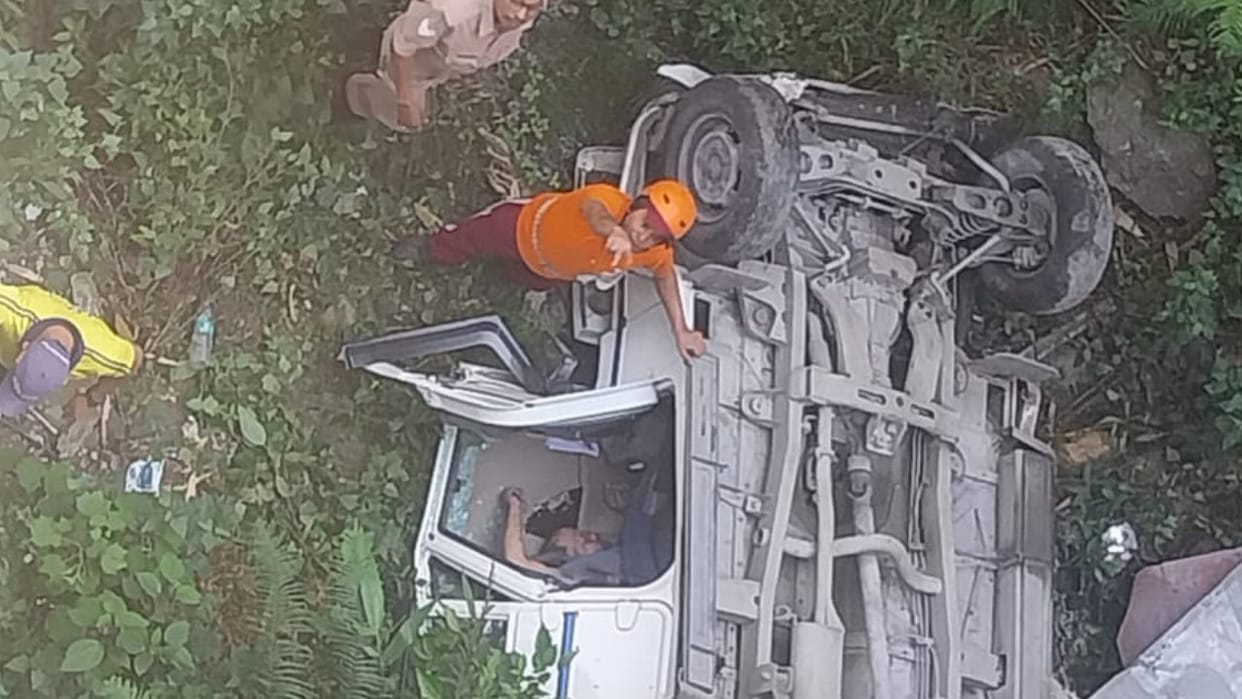 Accident On Badrinath Highway death a bus carrying Chardham pilgrims also met with accident chamoli devprayag
