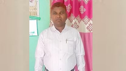 Bahraich: सुबह नमाज पढ़कर लौट रहे अधेड़ की चाकू से गोद कर हत्या, हिरासत में लिया गया हत्यारा A man murdered in Metra thana in Bahraich.