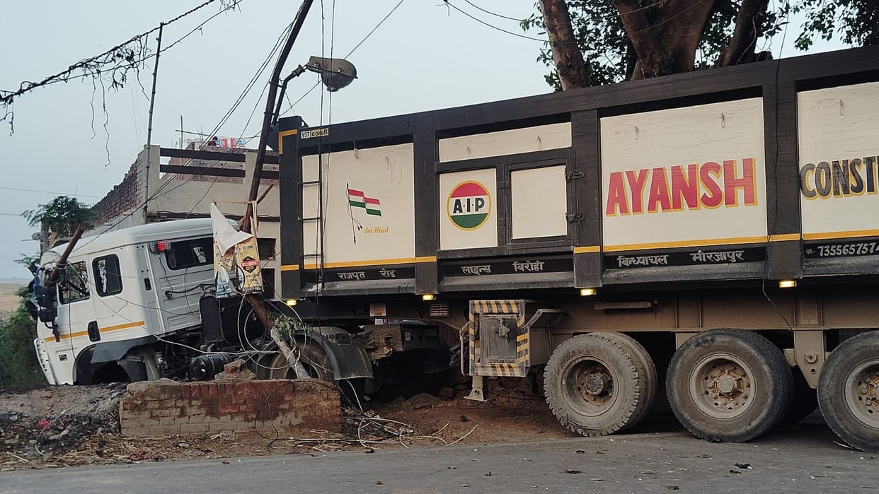 Uncontrolled trailer rammed several vehicles one dead in ballia electric poles wall damaged