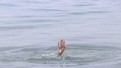 Rishikesh News youth from Baraut drowned into Ganga had come with his three friends