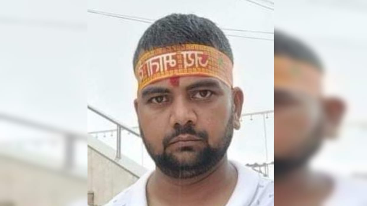 Pratapgarh Crime Gram Pradhan murdered by slitting his throat in Kunda