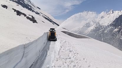 BRO restored Gramphoo-Kaza road by cutting the snow walls