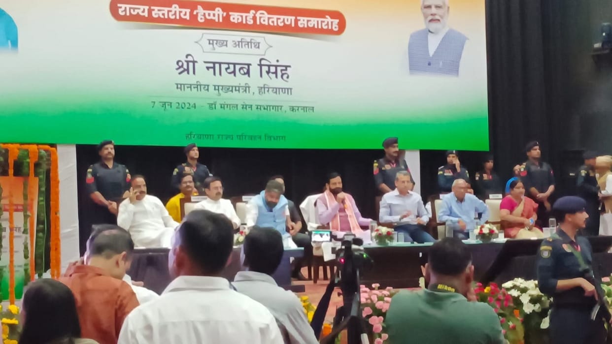 Haryana CM Naib Saini distributed Happy Cards, beneficiaries will be able to travel 1000 kms year for free