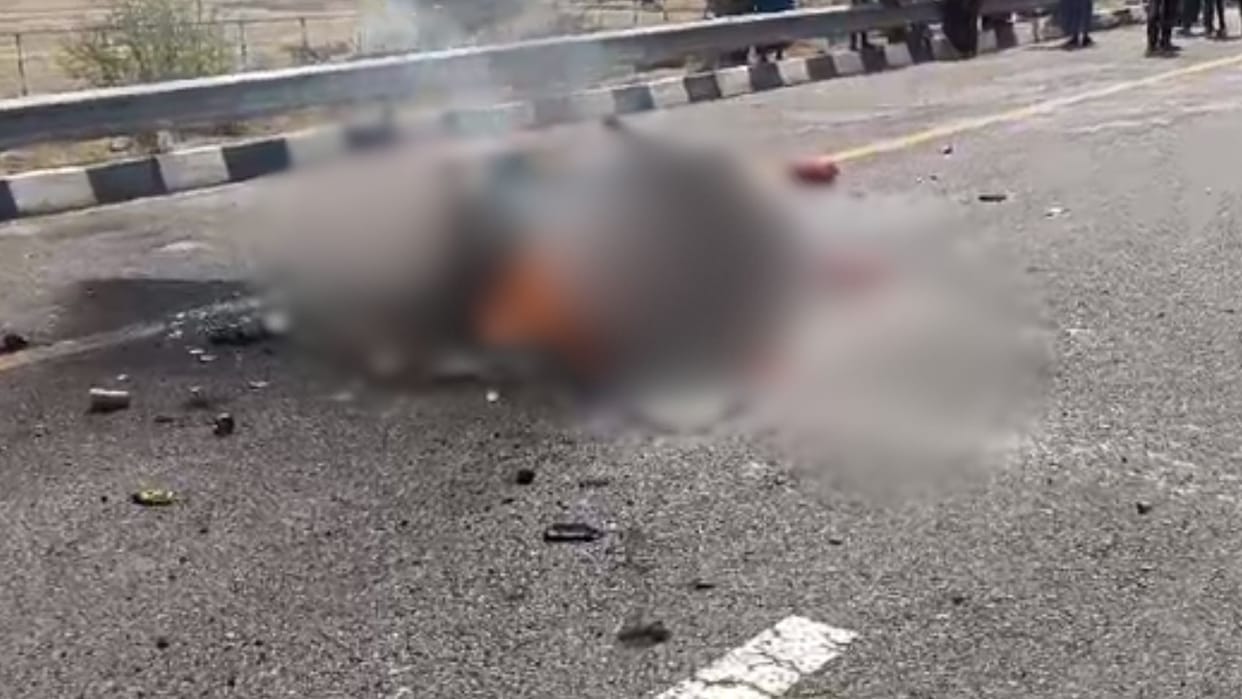 Young man burnt alive in azamgarh bike colliding with truck
