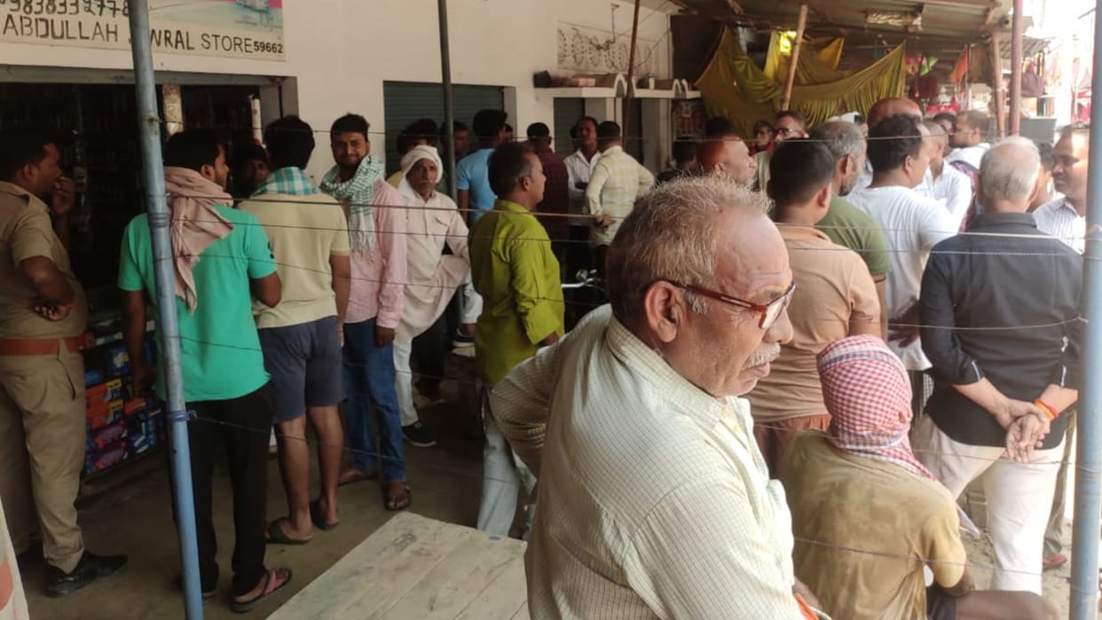 old man murdered in ballia dead body courtyard of the house blood police arrived
