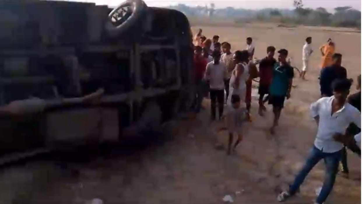 Bus overturned trying to overtake in bhadohi boy died and three critical