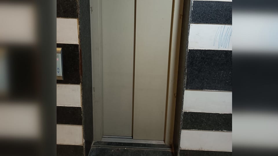 Elderly woman trapped with two year old girl in Nirala Estate Society lift