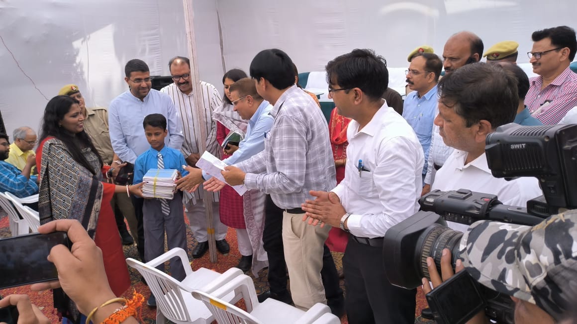 Commissioner Selva Kumari J inaugurated street library in Meerut and said our identity is due to education