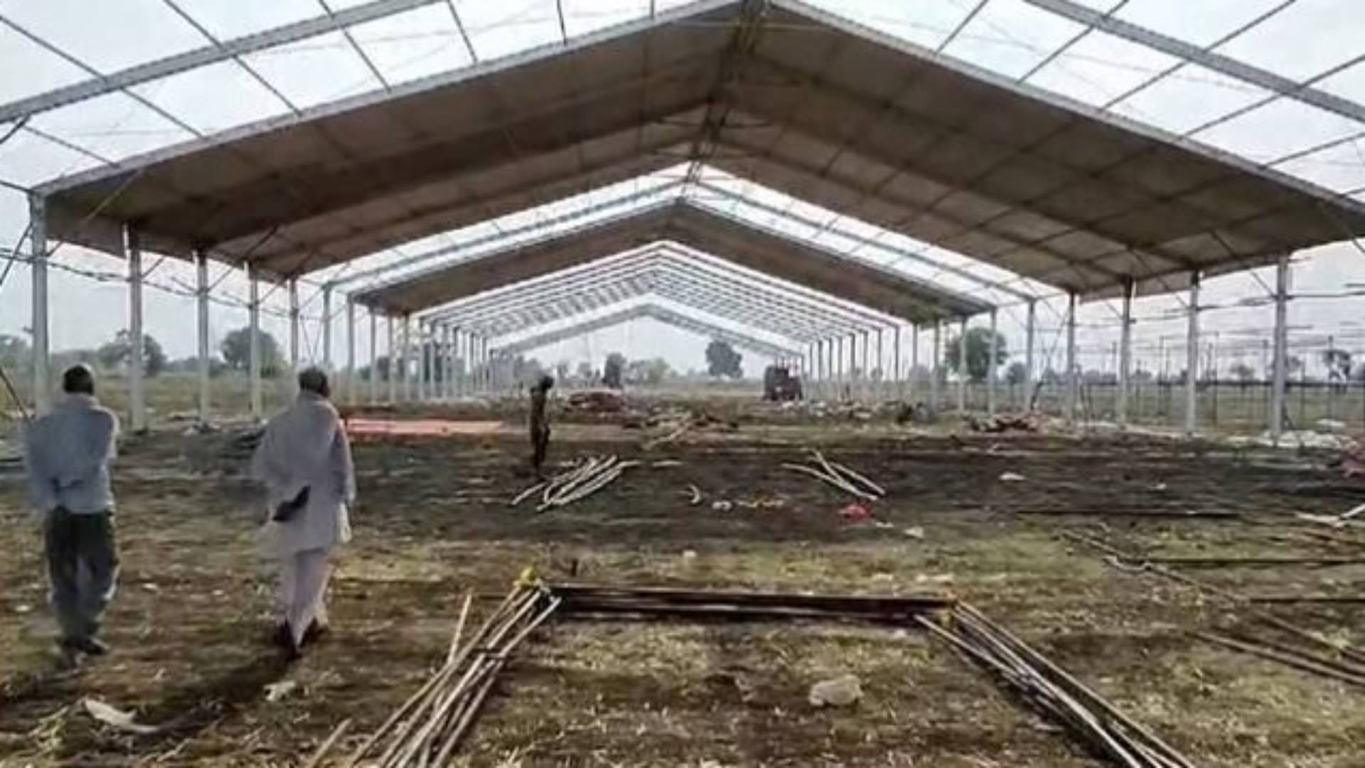 कथा के लिए तैयार किया जा रहा पंडाल