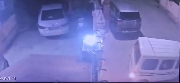 driver was sitting in the car bag full of three lakh rupees was stolen no one even got a clue