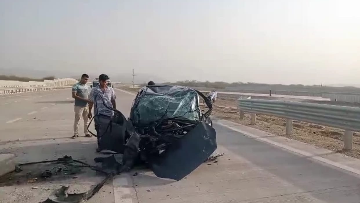 Road Accident: Speeding car collides with divider on Delhi-Mumbai Expressway, two people killed