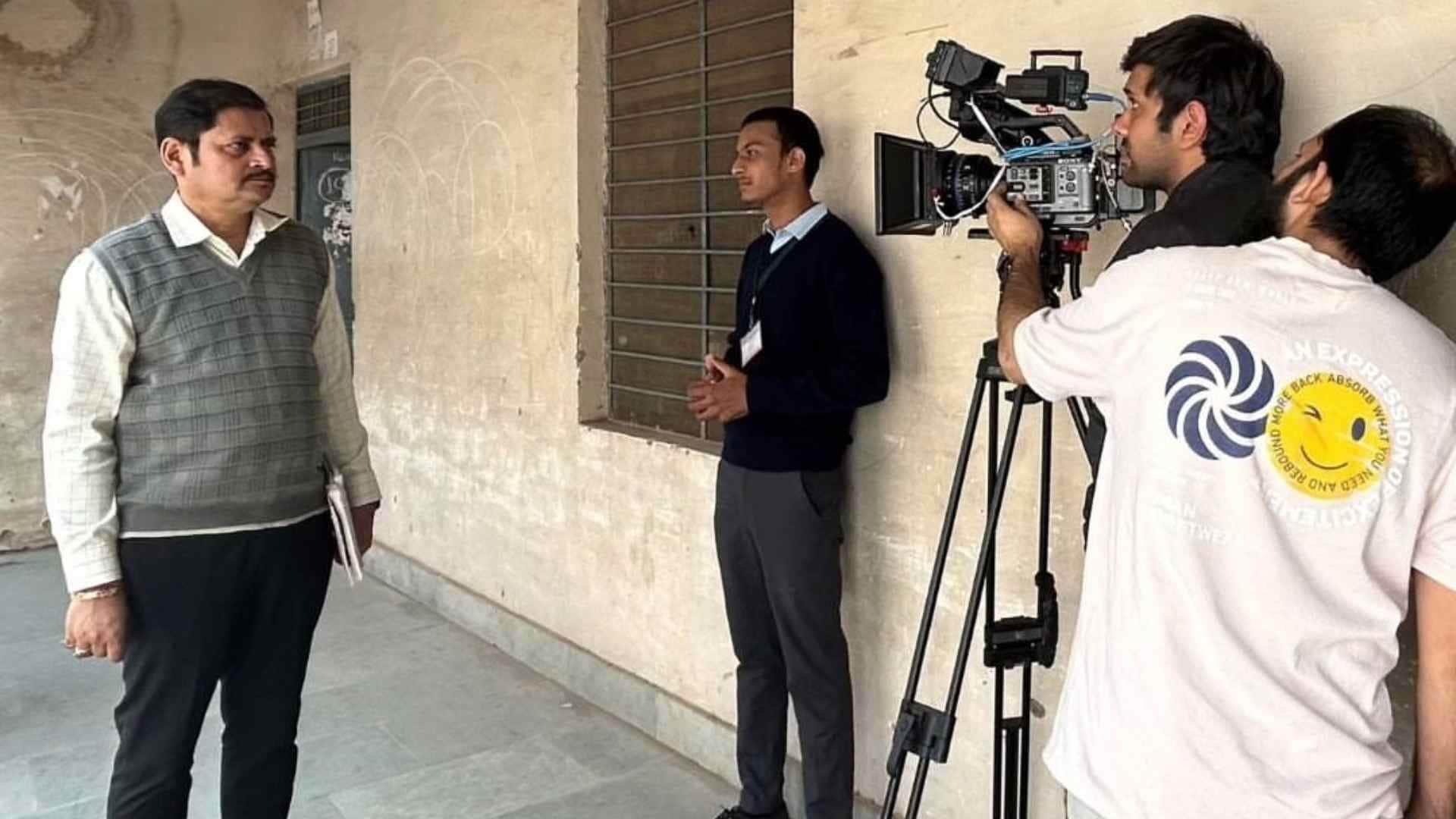 Rohitashv Gour went to sleep on terrace in scorching heat Sanjay Mishra Vineet Kumar became angel and save him