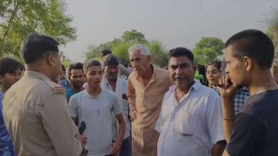 Cash and mobile looted from vegetable seller