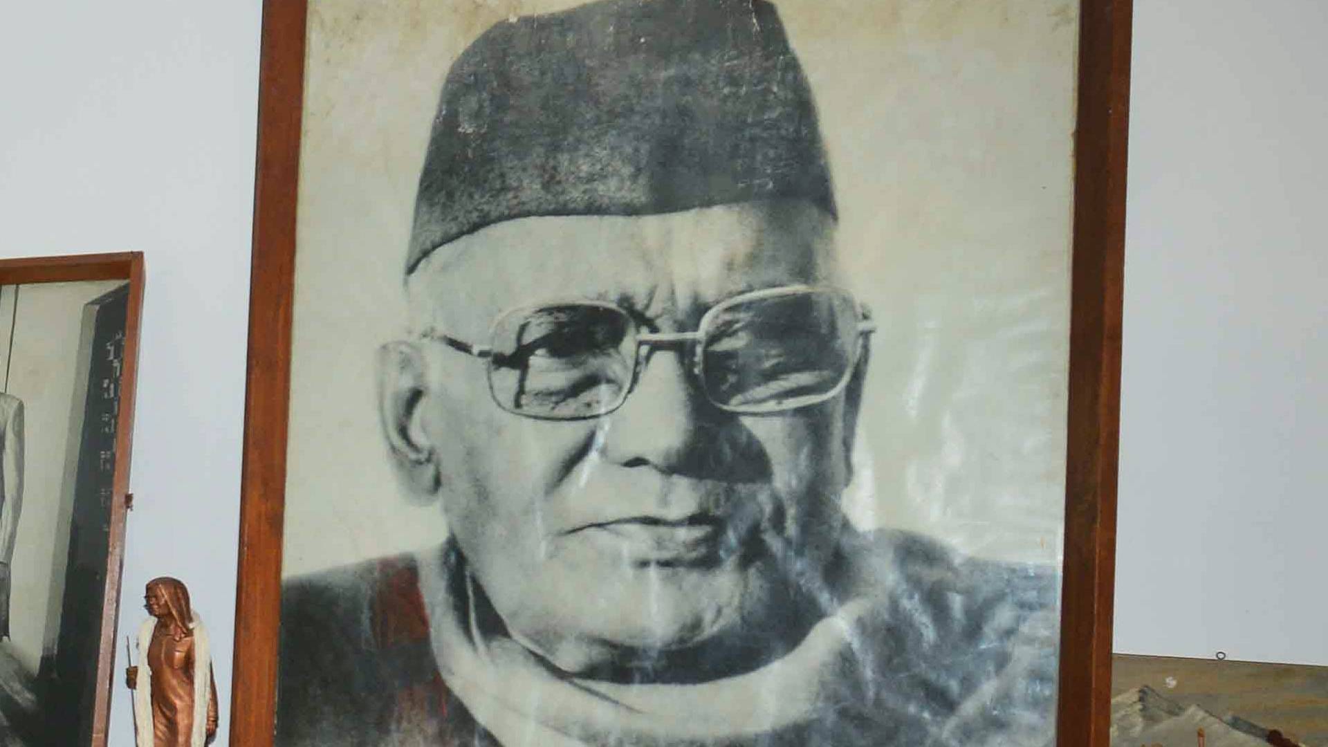 Jayaprakash Narayan Defended democracy challenging establishment and transformed nation politics Revolution