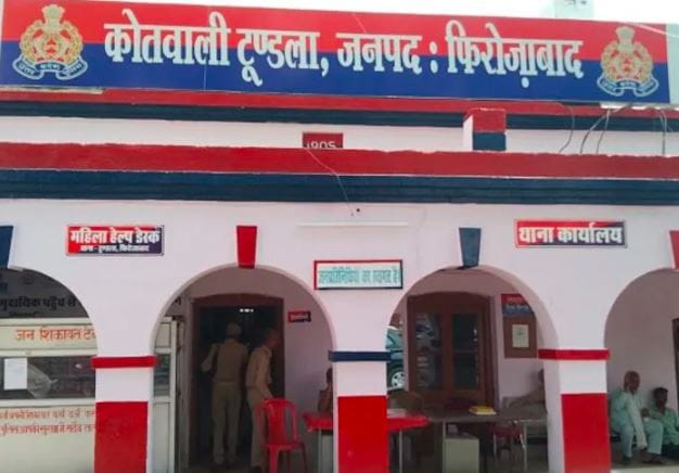 disaster occurred in Firozabad's Tundla Kotwali seeing policemen's legs trembled left police station and ran