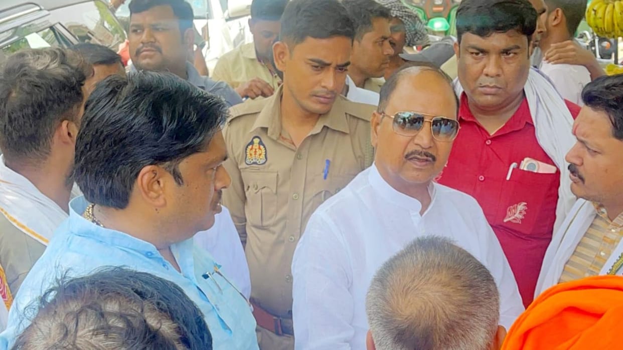 Shopkeepers accused the inspector of misbehavior in varanasi former MP assured appropriate action