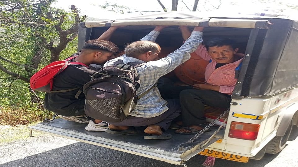 Overloaded vehicles are running on the roads in nainital