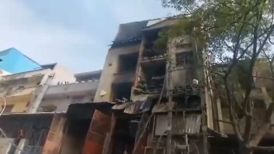 Delhi Factory Fire News: Fire Breaks Out at Factory in Narela Industrial Area, Many Injured
