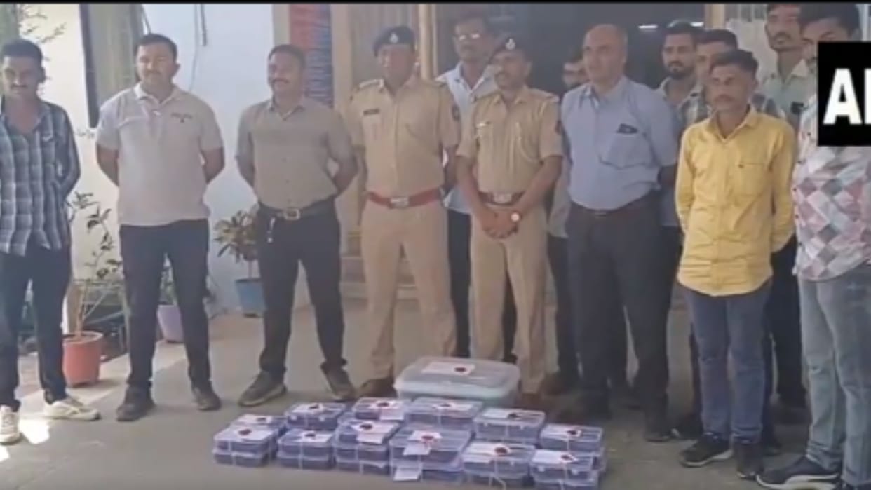 Abandoned packets of charas worth Rs 16 cr seized from Gujarat seashore