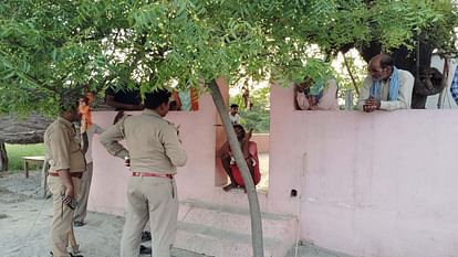 Unnao: Four miscreants tied the priest to a tree and stole the brass bells